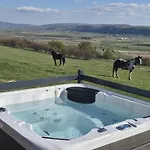 Vakantiehuis Mountain House With Jacuzzi Tomislavgrad