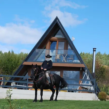 Mountain House With Jacuzzi Vakantiehuis *