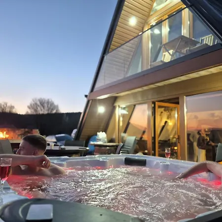 Mountain House With Jacuzzi Dom wakacyjny *